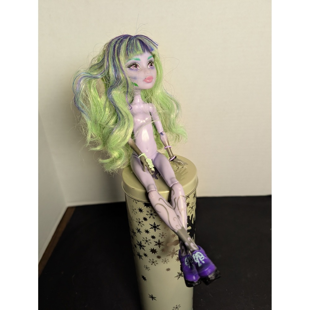 Monster High Doll 13 Wishes Twyla Mattel 2011 Branding AS Is